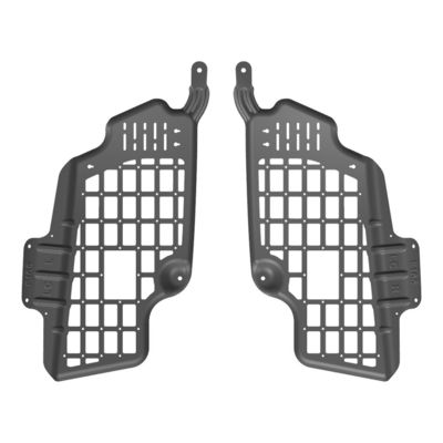 옆 창문 에 매달려 있는 그물 과 저장 상자 조직기 록 으로 해상 운송 이 용이 해졌다