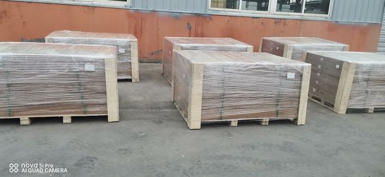 맞춤형 슬림라인 II 지붕 랙 키트와 함께 LC200의 오프로드 기능을 향상