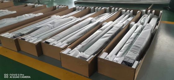 맞춤형 슬림라인 II 지붕 랙 키트와 함께 LC200의 오프로드 기능을 향상