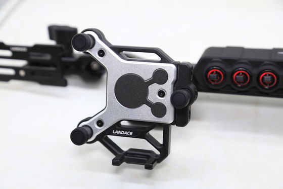 하드 애노딩 마감 차량 휴대 전화 홀더